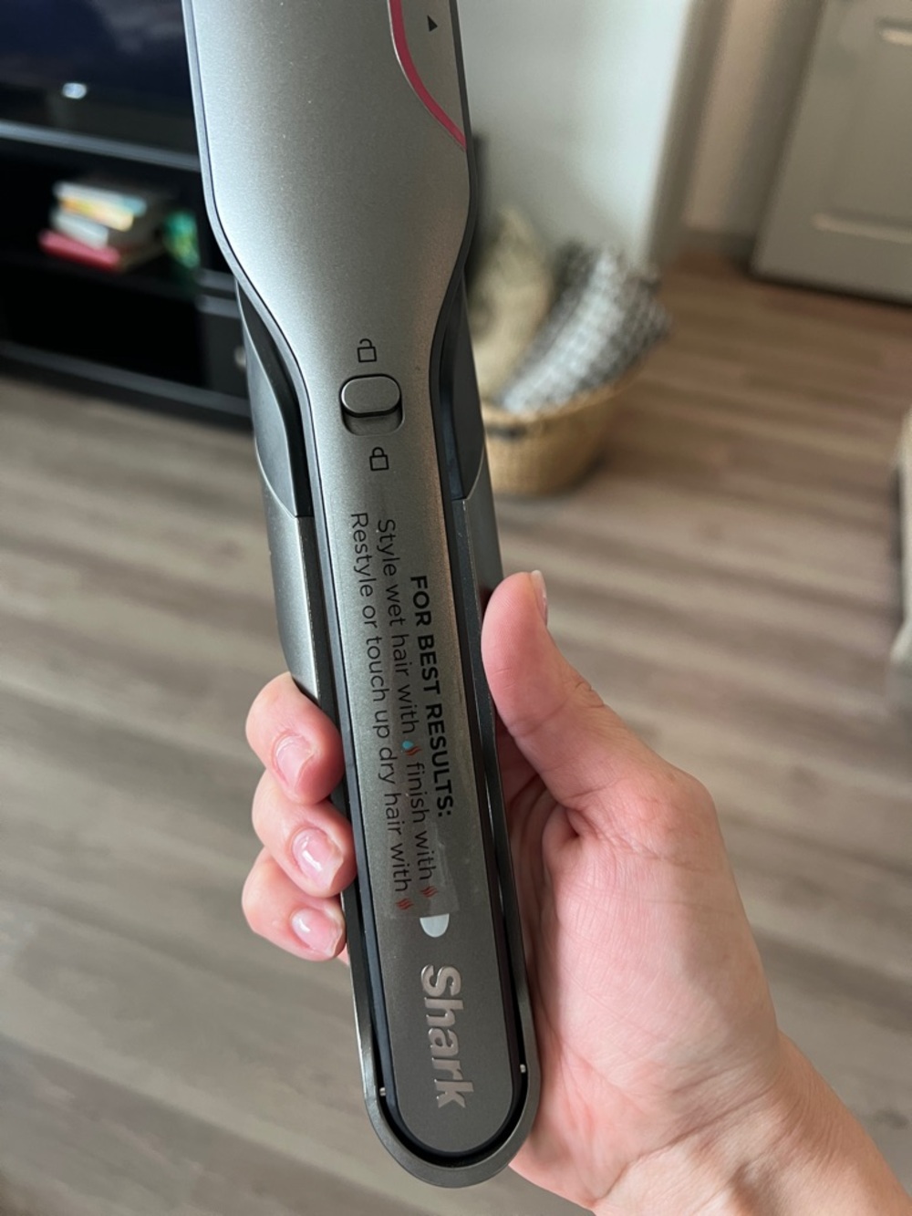 Shark Glam Flexi-Styler Hair Straightener - Gray with Pink Trim. - Picture 4 of 5
